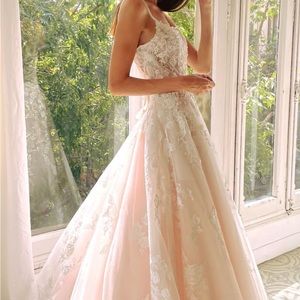 Brand new. Never Used. Ines Di Santo.